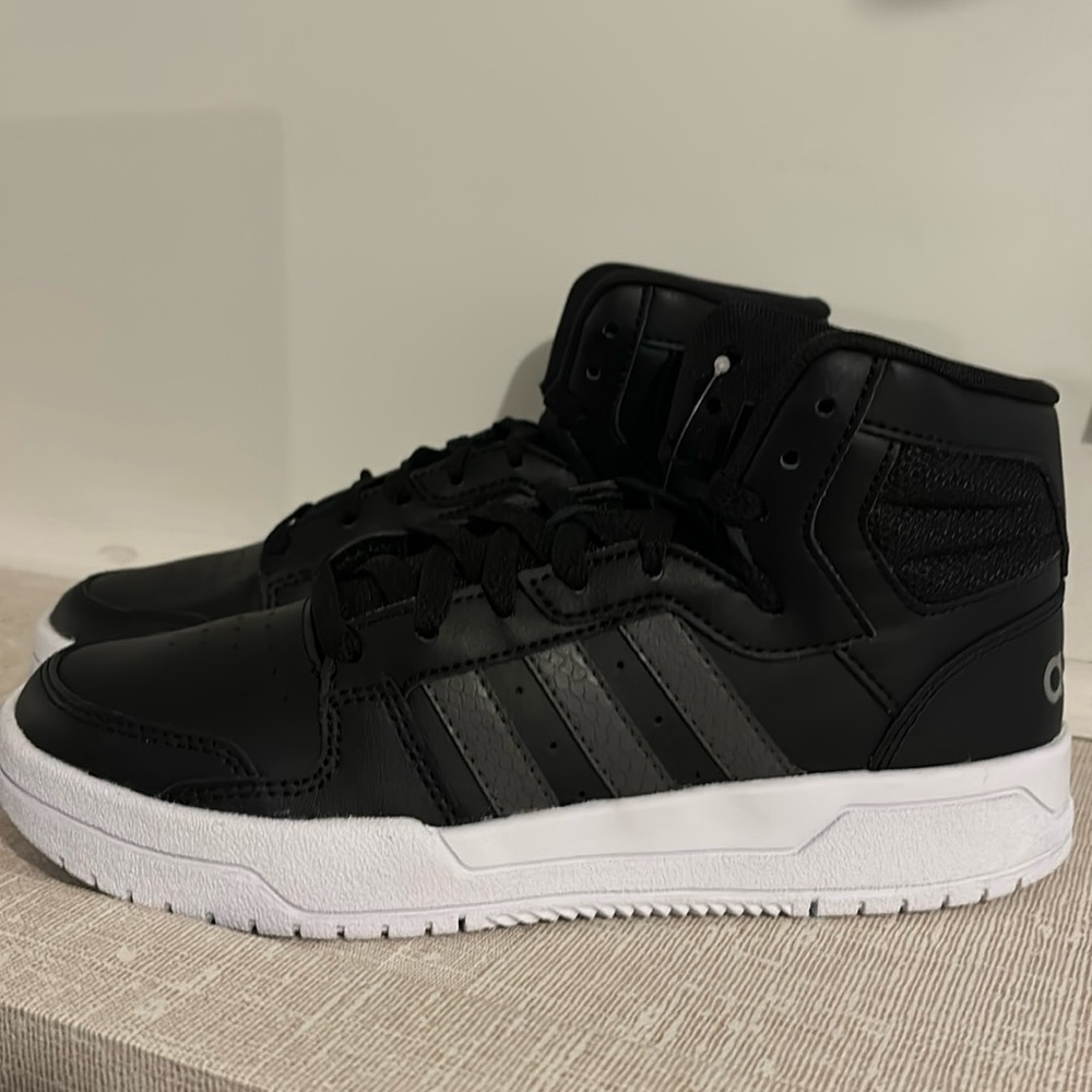 Brand new Adidas sneakers US 7